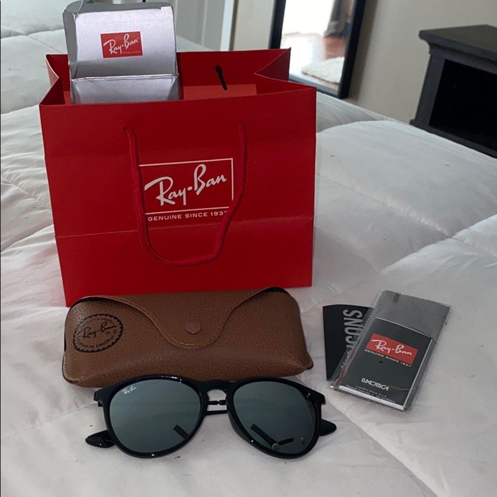NWT Erika Polarized black velvet rayban